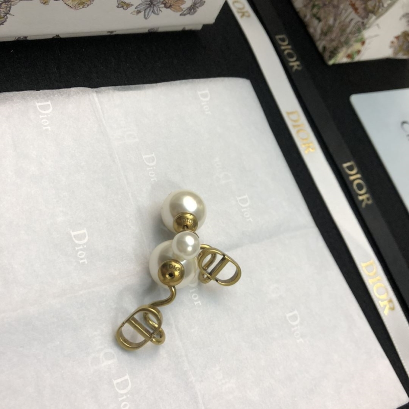 chr1st1an D10r earrings
